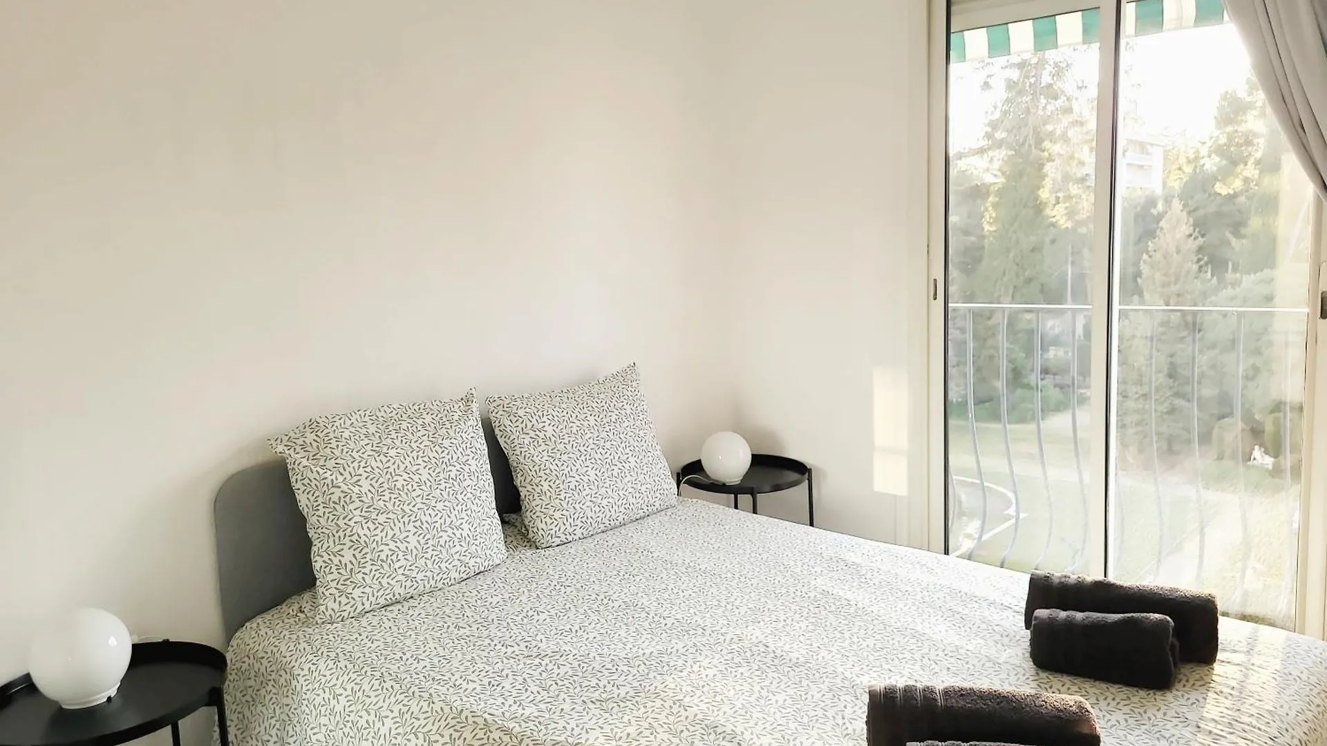 Appartement A 2 Pas De La Promenade Des Anglais Vue Mer 7 Avenue De Fabron ニース フランス